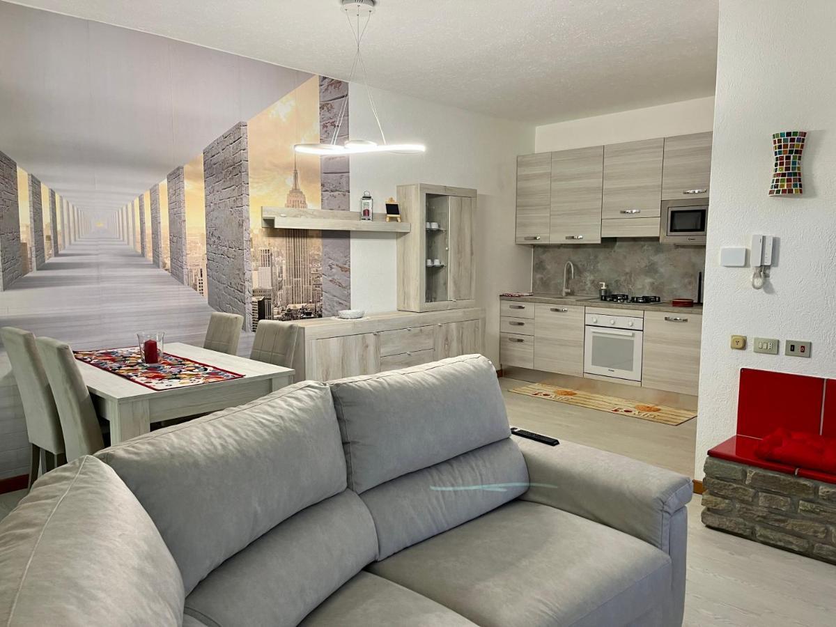 Lukas Home Con Il Cuore Appartamento 3 Camere Al Piano Terra E Appartamento 1 Camera In Taverna Merone エクステリア 写真