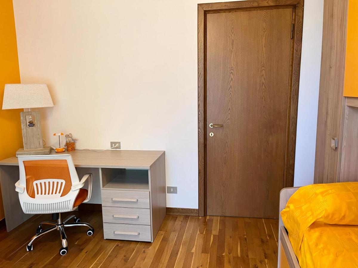 Lukas Home Con Il Cuore Appartamento 3 Camere Al Piano Terra E Appartamento 1 Camera In Taverna Merone エクステリア 写真